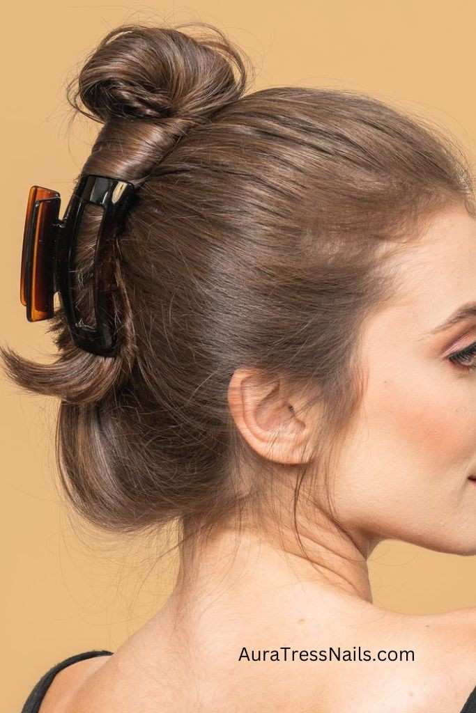 simple hair clip style