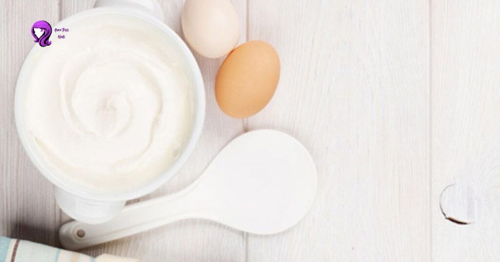 Egg and yogurt hair mask for strengthening and repairing hair at home