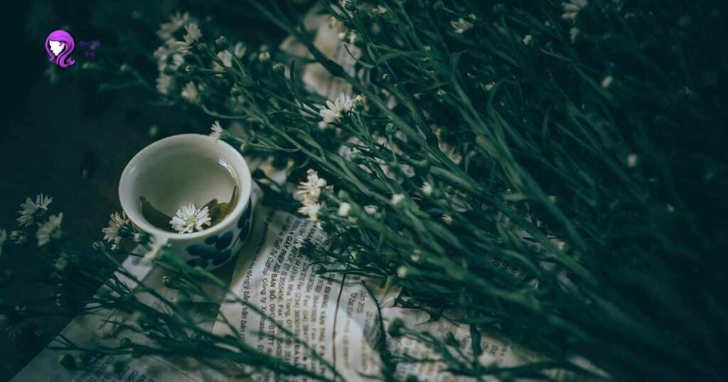 Apple cider vinegar and chamomile tea for natural hair shine-enhancing rinses, DIY Hair Care Routines